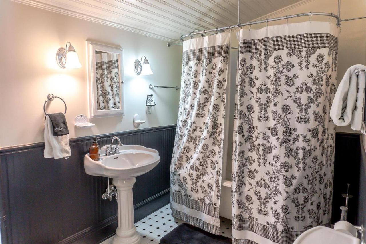 Вілла Mountain View Victorian With Hot Tub! Лідвілл Екстер'єр фото